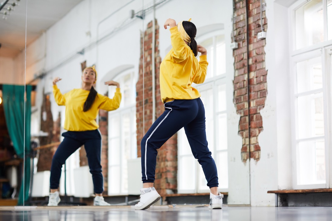 Aula prática de dança urbana